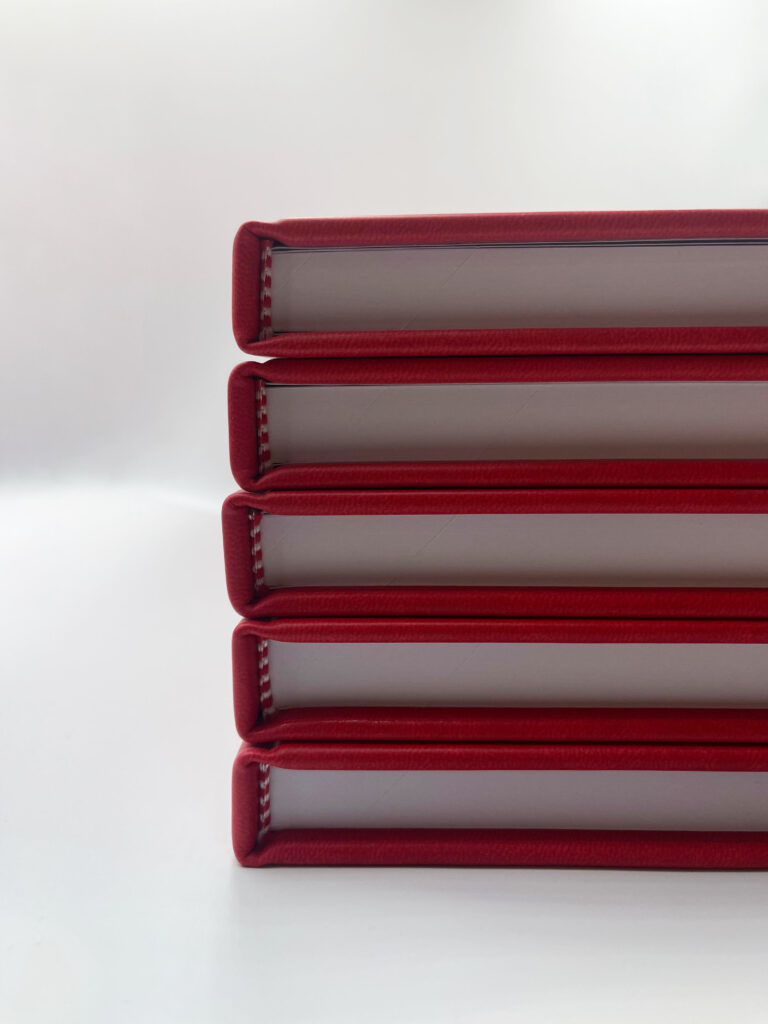 L'Arte della rilegatura tesi artigianale dal 1 ° passo all'ultimo.