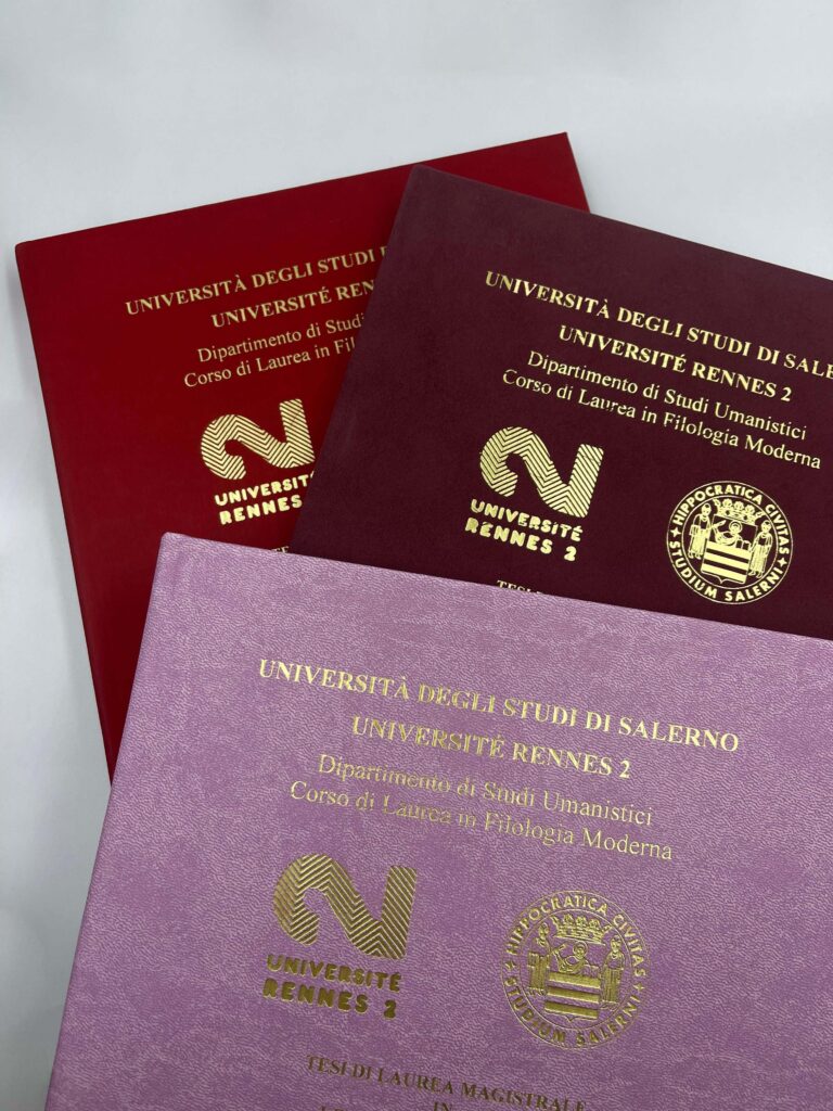 La tesi di laurea è molto più di un elaborato accademico: è un viaggio tra parole e interpretazioni che raccontano una passione profonda per la cultura e la scrittura.